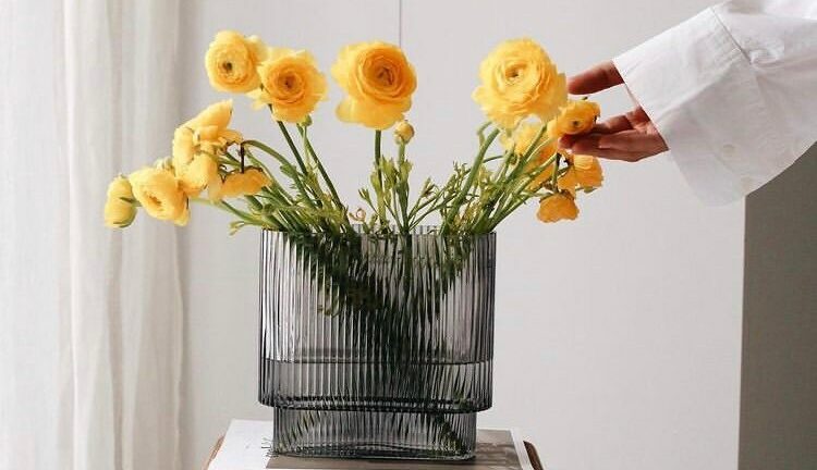 Χρήσιμα tips για να διατηρηθούν τα λουλούδια σας στο βάζο