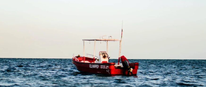 Ινδικός: 39 ναυτικοί αγνοούνται μετά από αναποδογύρισμα αλιευτικού σκάφους