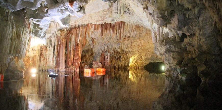 Σπήλαιο Διρού στη Μάνη: Ένα σπάνιο δημιούργημα της φύσης - ΦΩΤΟ