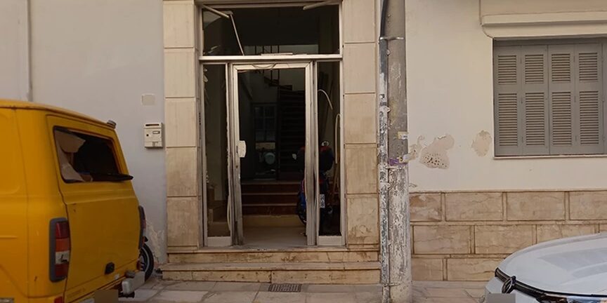 Περιστέρι: Έκρηξη από βόμβα σε πολυκατοικία - Πληροφορίες ότι διαμένει επιθεωρητής του υπουργείου Εργασίας