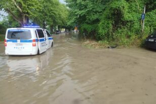 Γιάννενα: Ξεχείλισαν οι δρόμοι από σφοδρή βροχόπτωση - ΒΙΝΤΕΟ