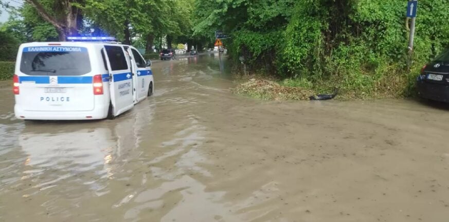 Γιάννενα: Ξεχείλισαν οι δρόμοι από σφοδρή βροχόπτωση - ΒΙΝΤΕΟ