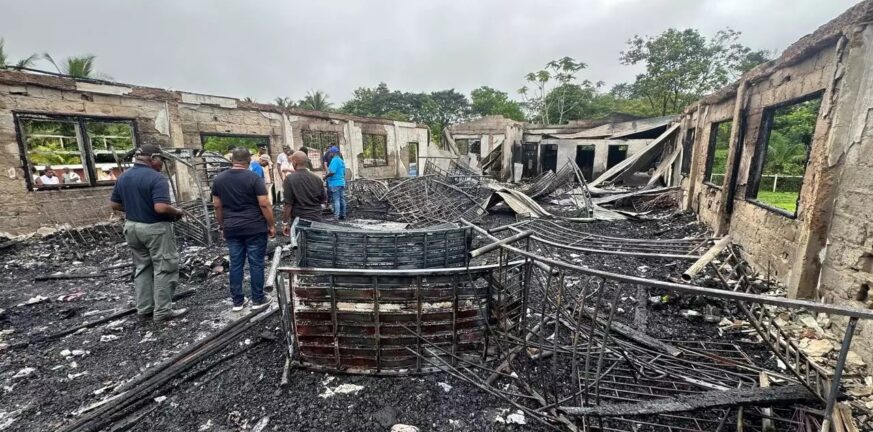 Γουιάνα: Έφηβη πίσω από τη φωτιά με τους 19 νεκρούς σε κοιτώνα - Γιατί αποφάσισε να τους κάψει ΒΙΝΤΕΟ