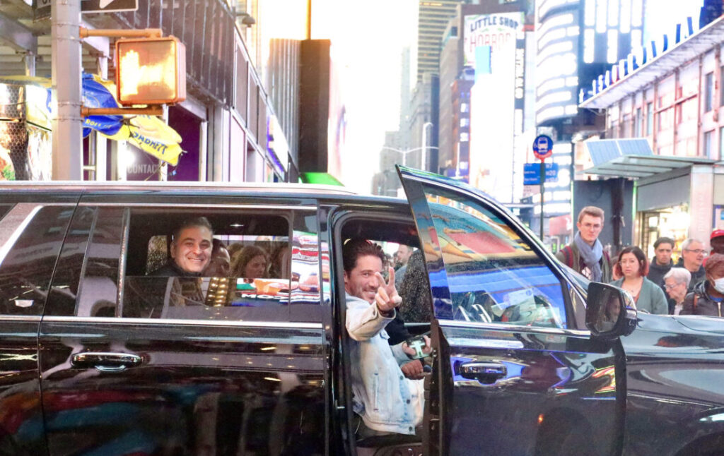 Οι παπαράτσι εντόπισαν τον Οικονομόπουλο στη Νέα Υόρκη! ΦΩΤΟ