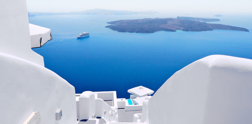 Airbnb: Αυτοί είναι οι 10 κορυφαίοι προορισμοί στην Ελλάδα για διαμονή