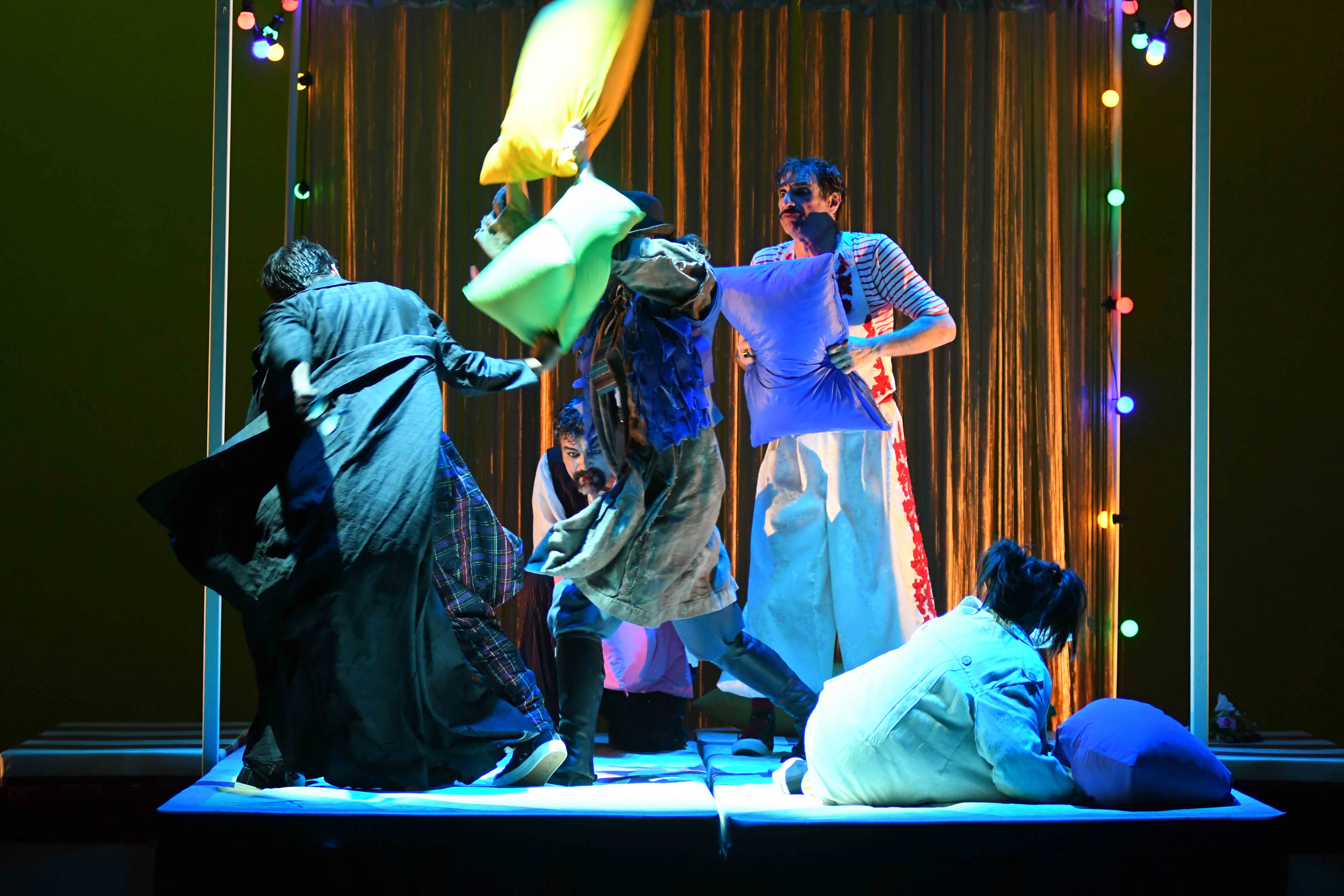 Πάτρα: Συνεχίζονται οι παραστάσεις «Του Κουτρούλη ο Γάμος» στο Θέατρο Απόλλων - ΦΩΤΟ