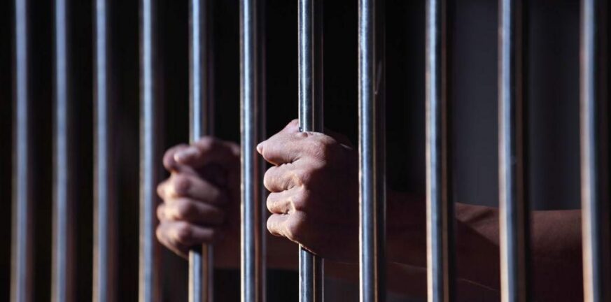 Φρίκη στις ΗΠΑ: Άφησαν κρατούμενο με σχιζοφρένεια να πεθάνει σε κελί βασανιστηρίων