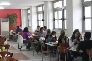Χίος: Προβληματίζουν οι εικόνες με κατσαρίδες, σκουλήκια και ωμό φαγητό στη φοιτητική λέσχη ΦΩΤΟ - ΒΙΝΤΕΟ
