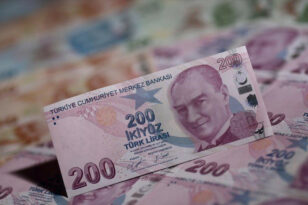 Τουρκία: Νέο ιστορικό χαμηλό στην ισοτιμία της λίρας έναντι του αμερικανικού δολαρίου