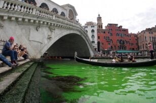 Βενετία: Λύθηκε το μυστήριο με τα πράσινα νερά των καναλιών