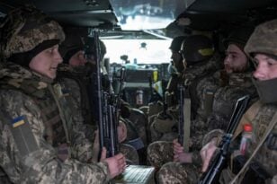 Μπαχμούτ: Φτάνει κοντά στο μέτωπο ο ουκρανικός στρατός