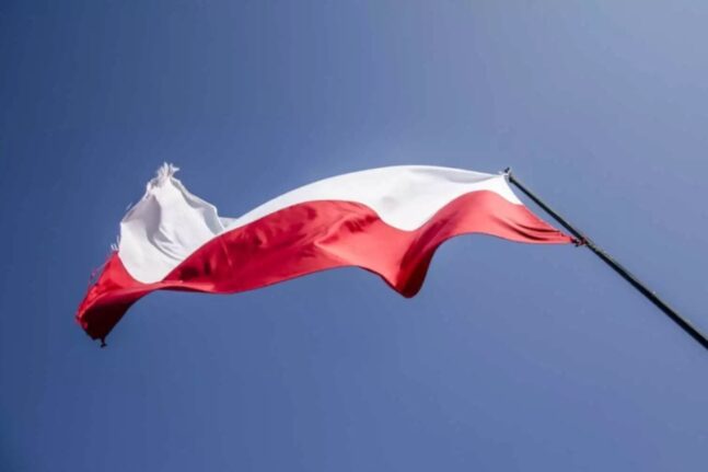 Πολωνία: Δημοσκόπηση δείχνει ότι οι κυβερνώντες εθνικιστές έχουν προβάδισμα στις βουλευτικές εκλογές