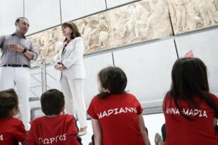 Σακελλαροπούλου: Στο Μουσείο της Ακρόπολης με «ξεναγούς» τους μαθητές του 12ου Νηπιαγωγείου Καματερού