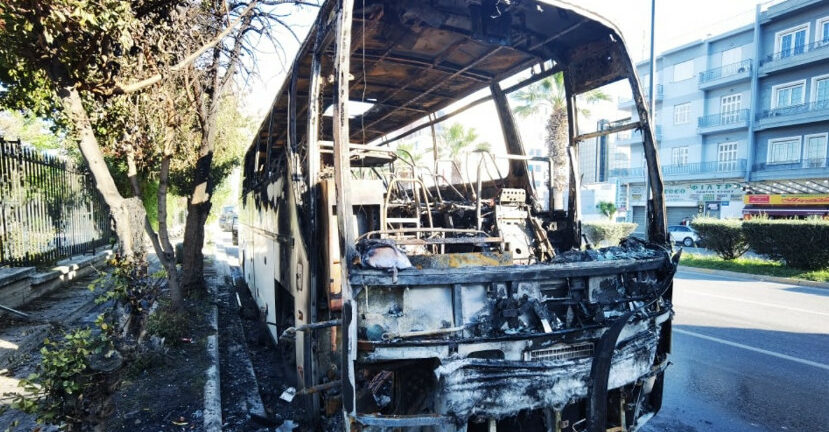 Νεαροί έκαψαν τρία λεωφορεία και κατέστρεψαν στάση έξω από το Γεωπονικό Πανεπιστήμιο – Εννέα προσαγωγές