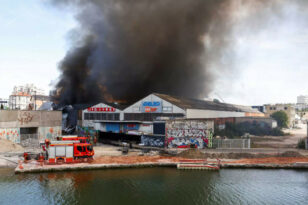 Γαλλία: Μεγάλη φωτιά ξέσπασε σε αποθήκη στο Ωμπερβιλιέ βόρεια από το Παρίσι