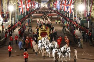 Λονδίνο: Μεταμεσονύχτιες πρόβες για την τελετή στέψης του Βασιλιά Καρόλου - Εντυπωσιακές εικόνες