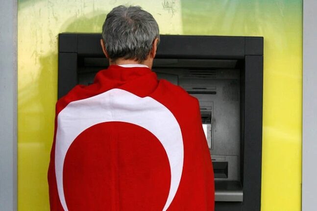 Τουρκία: Φόβοι για capital controls - Προ εκπλήξεως βρέθηκαν πολίτες μπροστά από τα ΑΤΜ