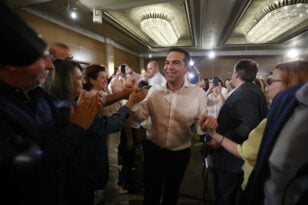 ΣΥΡΙΖΑ: «Ισχυρός» ο Τσίπρας μετά το «σοκ» – Αχαιοί βουλευτές και κομματικά στελέχη στο πλευρό του