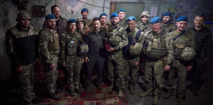 Πόλεμος στην Ουκρανία: Ο Ζελένσκι επισκέφθηκε την πρώτη γραμμή του μετώπου