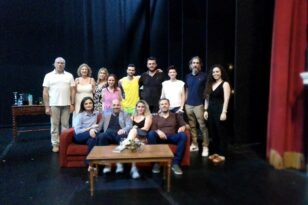 Πάτρα - «Μια φορά στις 15…»: Η θεατρική παράσταση του ΟΚΑΝΑ στο Δημοτικό Θέατρο Απόλλων