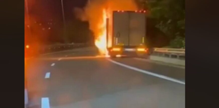 Πάτρα: Τυλίχθηκε στις φλόγες φορτηγό στην Περιμετρική - ΦΩΤΟ