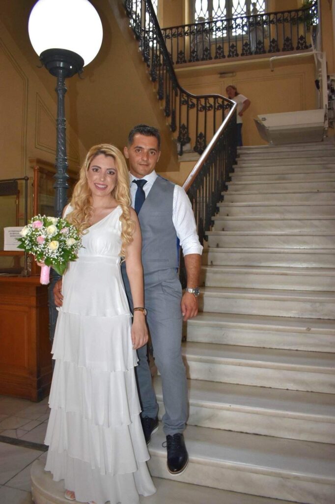 Ρομαντικός γάμος στο Δημαρχείο της Πάτρας - ΦΩΤΟ