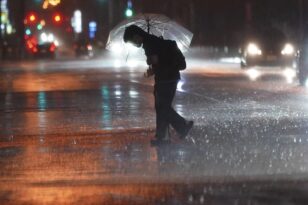 Ιαπωνία: Τουλάχιστον ένας νεκρός και δύο αγνοούμενοι από τις σφοδρές βροχοπτώσεις