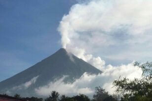 Φιλιππίνες: Εκκενώνονται χωριά μετά το ξύπνημα του ηφαίστειου Μαγιόν
