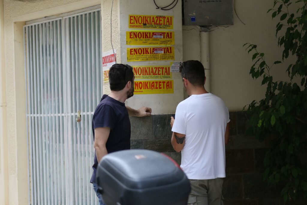 Patras: They ask for rent a year in advance