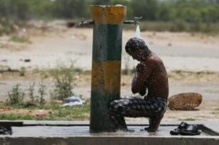 Ινδία: «Χτυπιέται» από ακραίο καύσωνα - Τουλάχιστον 99 νεκροί