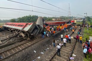 Ινδία – Σιδηροδρομικό δυστύχημα: Εντοπίστηκαν τα αίτια και οι «υπεύθυνοι» της τραγωδίας
