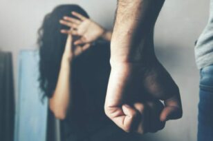 Πάτρα: Σοβαρό επεισόδιο ενδοοικογενειακής βίας – Χτυπούσε τη γυναίκα του μπροστά στα παιδιά τους