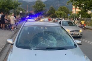 Καλαμάτα: Αυτοκίνητο συγκρούστηκε με πατίνι – Στο νοσοκομείο δύο 15χρονα - Το βίντεο της σύγκρουσης