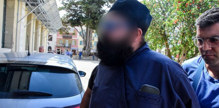 Ναύπλιο: Υπό κράτηση ο ιερέας που έστειλε χυδαία βίντεο σε 12χρονο - Στο εγκληματολογικό οι συσκευές του