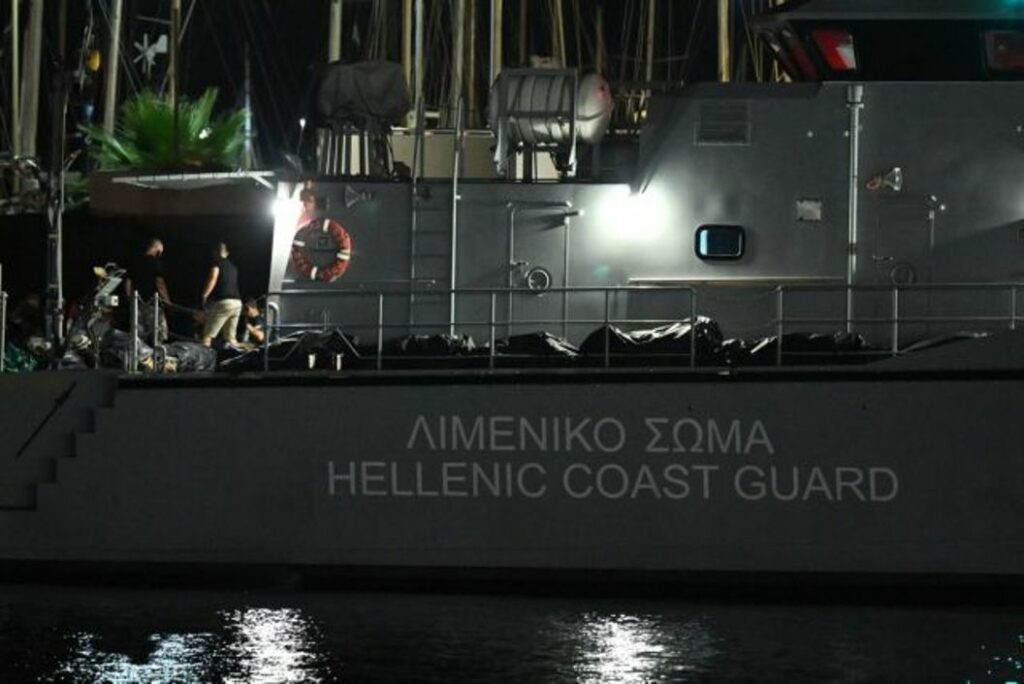 Ναυάγιο στην Πύλο: Αυτή είναι η αιτία του πολύνεκρου ναυαγίου - Παρέμβαση Ντογιάκου - Ξεκινούν οι νεκροτομές - Οι Αρχές συγκεντρώνουν καταθέσεις ΦΩΤΟ