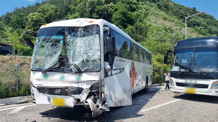Νότια Κορέα: Καραμπόλα με 3 σχολικά λεωφορεία – Τουλάχιστον 80 τραυματίες