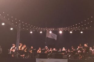 Μελωδικό ταξίδι 40 χρόνων: Η Πάτρα τιμά την Ορχήστρα Νυκτών Εγχόρδων «Θανάσης Τσιπινάκης» και τον Κώστα Λειβαδά