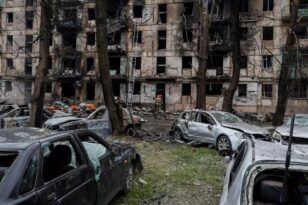 Ουκρανία: Τουλάχιστον πέντε νεκροί από ρωσική πυραυλική επίθεση σε πολυκατοικία