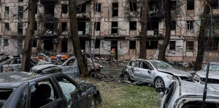 Ουκρανία: Τουλάχιστον πέντε νεκροί από ρωσική πυραυλική επίθεση σε πολυκατοικία