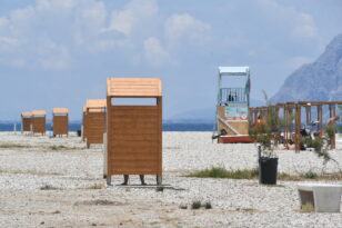 Πάτρα: Ο Δήμος έβαλε εξοπλισμό στις παραλίες ΦΩΤΟ