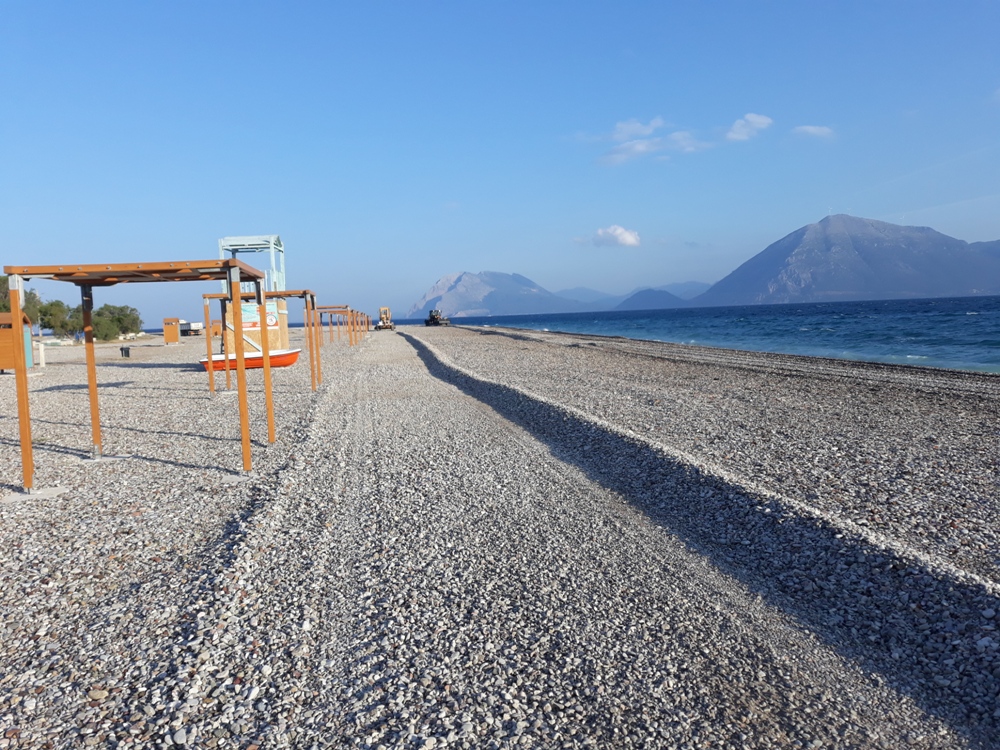 Πάτρα: Ο Δήμος έβαλε εξοπλισμό στις παραλίες ΦΩΤΟ