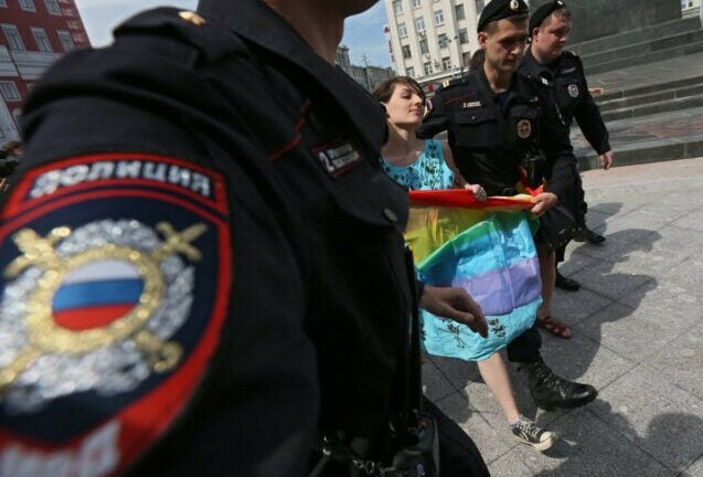 Εμπρός πίσω η Ρωσία: Ψάχνει σεξολόγους για να «γιατρέψουν» την ομοφυλοφιλία
