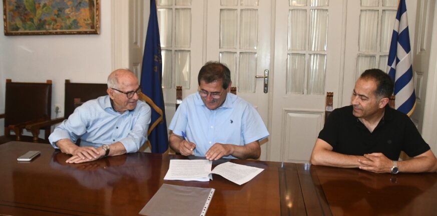 Πάτρα: Ο Κ. Πελετίδης υπέγραψε την σύμβαση για την ολοκληρωμένη παρέμβαση στα Προσφυγικά