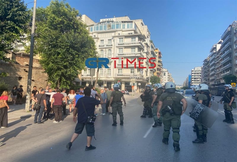 Θεσσαλονίκη: Ένταση στην πορεία για το ναυάγιο στην Πύλο - ΦΩΤΟ