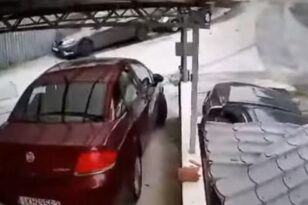 Θεσσαλονίκη: Αυτοκίνητο «καρφώθηκε» σε αυλή σπιτιού - Ο οδηγός ζήτησε συγγνώμη ΒΙΝΤΕΟ