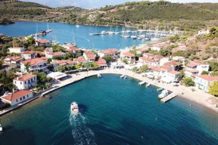 Τα Τριζόνια ιδανική επιλογή για κοντινή «απόδραση»