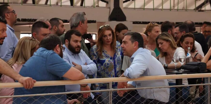 Εκλογές 2023 – Αλέξης Τσίπρας: Συνάντηση του προέδρου του ΣΥΡΙΖΑ με δημοσιογράφους στην αγορά Μοδιάνο