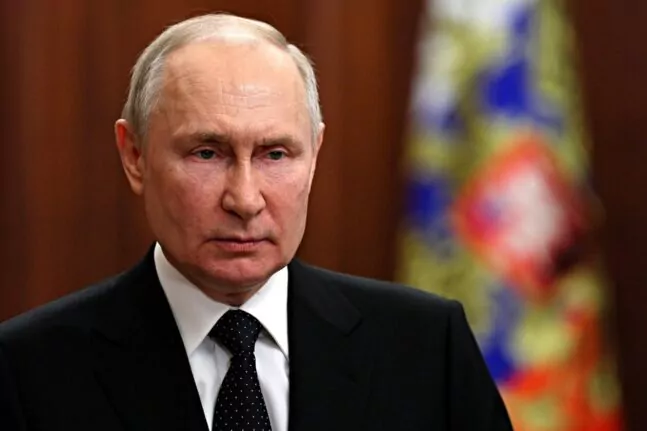 Βλάντιμιρ Πούτιν: Εμφανίστηκε με σημάδι στο κεφάλι και υποσχέθηκε ολοκληρωτική νίκη της Ρωσίας στην Ουκρανία