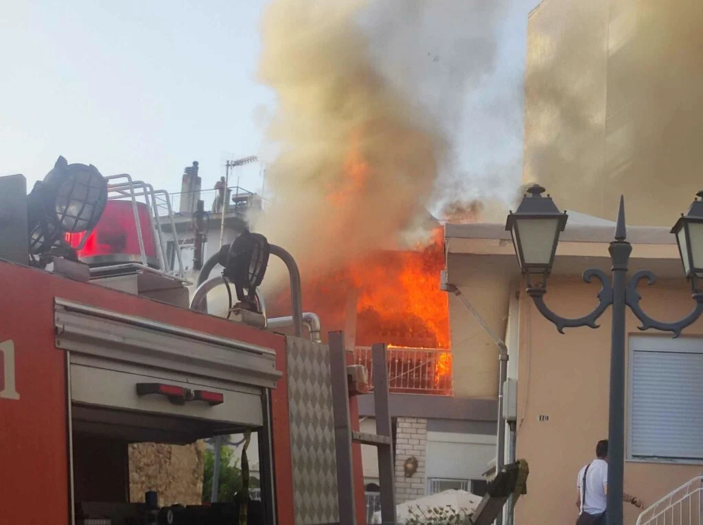 Κοζάνη: Παρανάλωμα του πυρός έγινε διώροφο σπίτι ΦΩΤΟ - ΒΙΝΤΕΟ