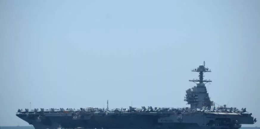 «Έριξε άγκυρα» στον Πειραιά το προηγμένο αεροπλανοφόρο του Πολεμικού Ναυτικού των ΗΠΑ - ΦΩΤΟ